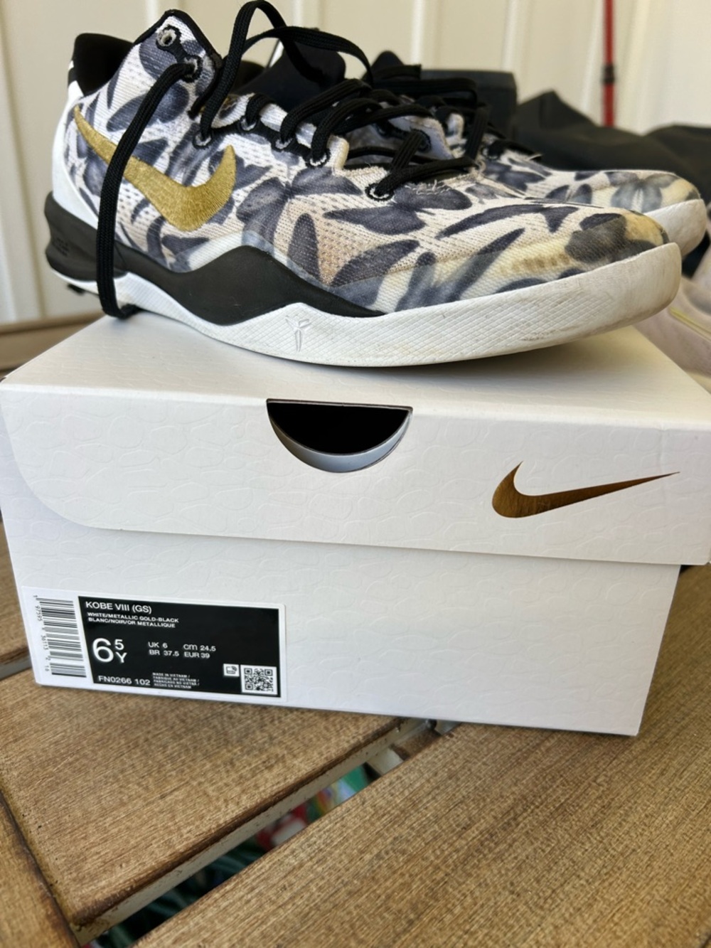 Kobe 8 Pro Toe Nike Leaf-Print Sneakers with Gold Swoosh - Picture 7 of 9